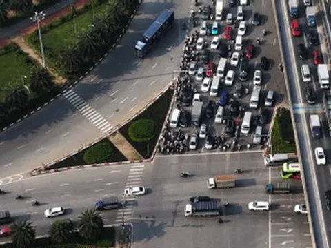 Hình ảnh xe cộ ngăn nắp trên phố Hà Nội sau khi hơn 1.800 camera AI đi vào hoạt động