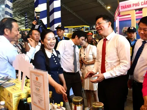 TP.HCM khai mạc Tuần lễ sản phẩm OCOP, đặc sản vùng miền và kết nối cung cầu