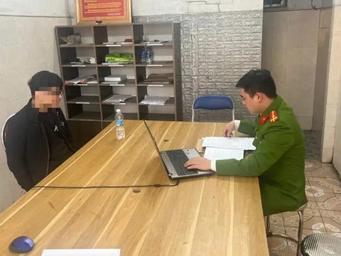 Chia tay bất thành, nam thanh niên tạt dung dịch tẩy bồn cầu vào người tình