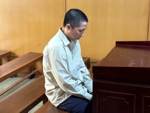 Thái độ dửng dưng trước tòa của kẻ giết người, cướp tài sản rồi phóng hỏa đốt nhà