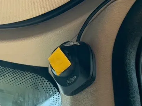 Xử phạt tài xế xe đầu kéo dùng băng keo che mắt camera thiết bị ghi nhận hình ảnh tài xế