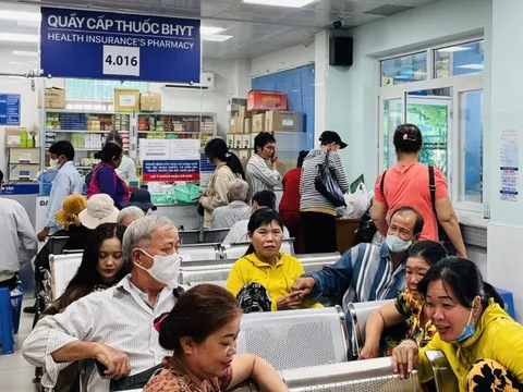 Dừng khám chữa bệnh bảo hiểm y tế ban đầu tại 4 cơ sở, quyền lợi của người dân có bị gián đoạn?