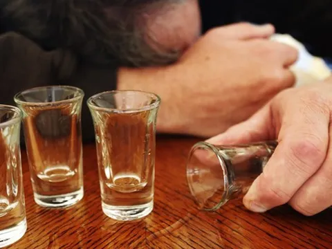 Sau cuộc nhậu tại nhà: 1 người tử vong, 6 người nhập viện vì “thứ nước” quen thuộc mà nguy hiểm