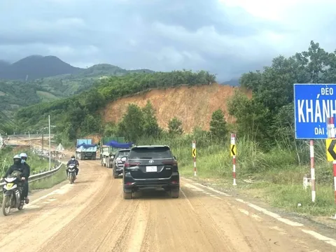 Đã thông xe đèo Khánh Lê, vẫn đóng đường ban đêm để đảm bảo an toàn