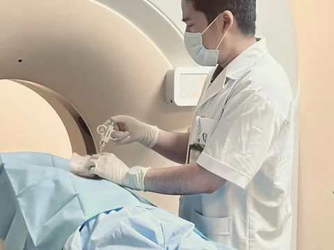 Bỏ ăn 3 tuần để chữa ung thư, người đàn ông sụt 14kg, sức khỏe suy kiệt