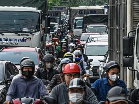 Đề nghị miễn giảm thuế, phí cho chủ xe xăng chuyển sang xe điện, kèm hỗ trợ tiền