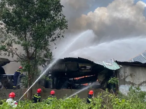 Một đội chữa cháy và cứu nạn cứu hộ ở TPHCM cứu tài sản 200 tỉ đồng cho doanh nghiệp