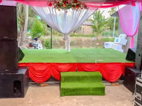 Tiệc cưới thì 'nếu em thôi anh con ta sẽ khổ', đám tang 'ôi vui quá xá là vui', hết biết nói gì luôn