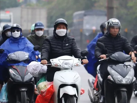 Không khí lạnh tràn về, miền Bắc có nơi rét dưới 8 độ, nhiều địa phương miền Trung mưa to