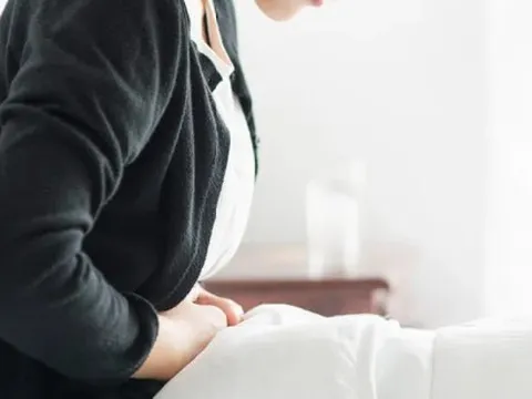 Nữ sinh 17 tuổi đi khám do không có kinh nguyệt, phát hiện có tinh hoàn