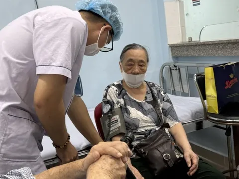 Tin tức sáng 25-12: TP.HCM hỗ trợ 100% phí bảo hiểm y tế cho 6 nhóm người yếu thế