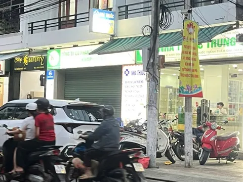 Công an xuất hiện tại trụ sở Công ty cổ phần Dược phẩm Khánh Hòa