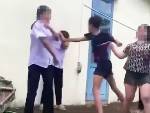 Nữ sinh lớp 8 ở Đà Nẵng nhập viện vì bị nhóm học sinh đánh hội đồng