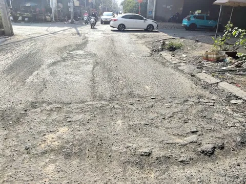 Sở Xây dựng TP.HCM yêu cầu khẩn trương khắc phục những bất cập trên đường Nguyễn Văn Quỳ