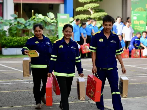 Tết đến sớm với những người làm việc thầm lặng