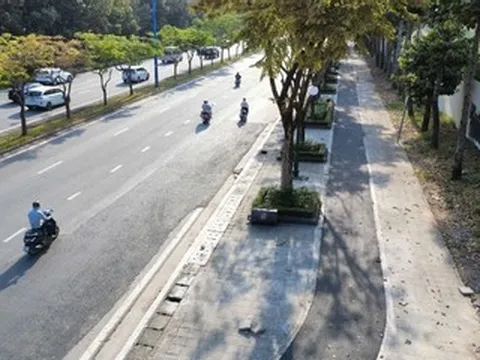 Làn đường dành riêng cho xe đạp đầu tiên tại TPHCM lộ diện sau 2 tháng thi công