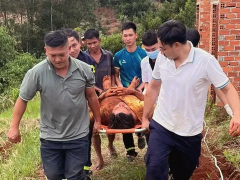 Khẩn cấp cứu thanh niên rơi xuống hố sâu khi đi làm rẫy