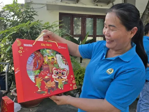 Tết sớm cho công nhân vệ sinh TP.HCM