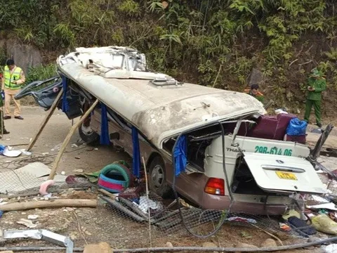 Thủ tướng Chính phủ: Khẩn trương điều tra, làm rõ nguyên nhân vụ lật xe khách 18 người thương vong