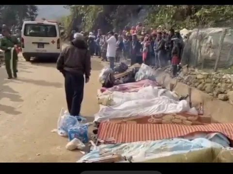 Xe khách chở đoàn thiện nguyện lật khiến 18 người thương vong: Xe mất phanh