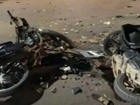 Hai xe máy tông trực diện, 3 người tử vong