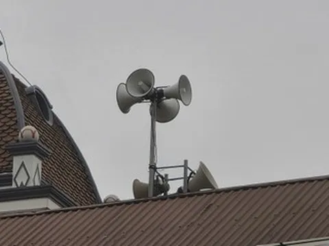 Người dân kiến nghị dừng phát loa từ 4h30, phường nói 'phép vua thua lệ làng'