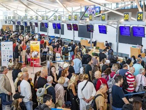 Vé tàu xe, máy bay 'nóng' lên sau khi chốt lịch nghỉ Tết Dương lịch 2026