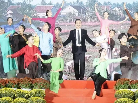 Người dân xúc động xem show thực cảnh tái hiện làng hoa Sa Đéc trăm năm tuổi