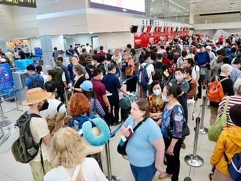 Cao điểm Tết Dương lịch 2026: Hành khách tăng cao, sân bay Nội Bài khuyến cáo