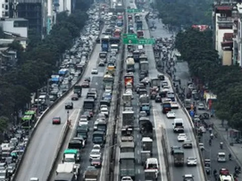 Dòng người ùn ùn rời Hà Nội về quê nghỉ Tết Dương lịch 2026