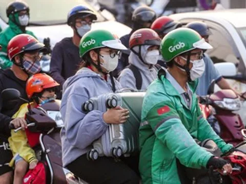 Chiều cuối năm, hàng vạn người dân hối hả rời TPHCM