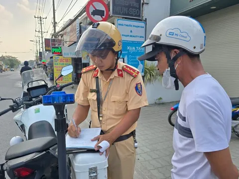 Nam thợ hồ đi nhậu ngày Tết dương lịch 2026, 'giật mình' khi nghe mức phạt nồng độ cồn kịch khung