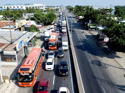 Cầu Rạch Miễu thoát cảnh kẹt xe, ngã tư Đồng Tâm ùn ứ