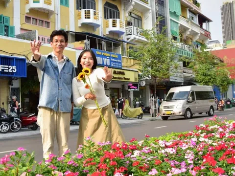 Đường Lê Lợi bừng sáng đón năm mới