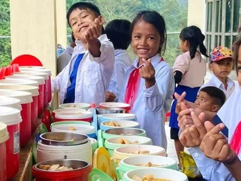 Hỗ trợ bữa ăn trưa cho học sinh tiểu học, THCS ở các xã biên giới