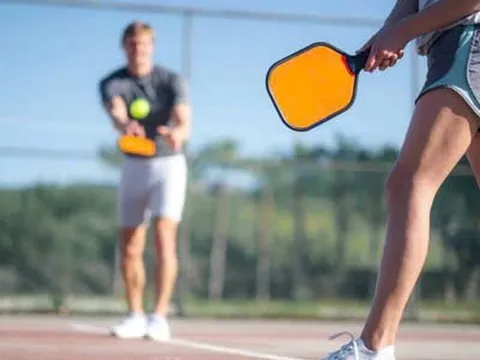 Uống bia sau khi chơi pickleball không tốt chút nào
