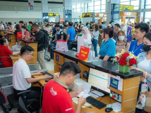 Cận cảnh Nội Bài trong ngày chuyến bay quốc tế đạt mức kỷ lục