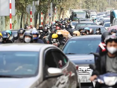 Kết thúc kỳ nghỉ Tết Dương lịch, người dân ùn ùn trở về Hà Nội