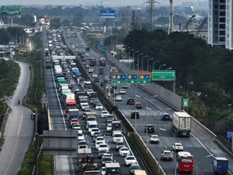 Chưa hết kỳ nghỉ Tết Dương lịch, ô tô đã dồn về cao tốc trở lại thành phố