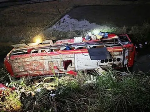 Vụ lật xe khách chở 22 người: Danh tính và lời khai của tài xế