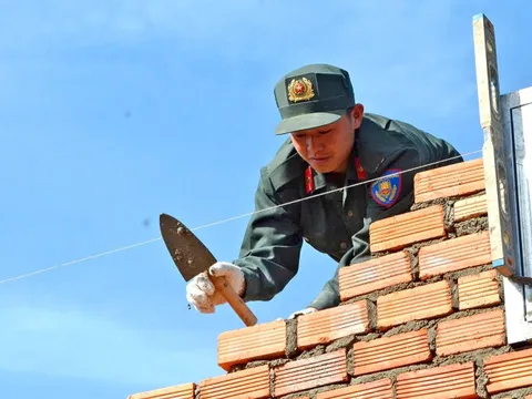 ‘Chiến dịch Quang Trung’ chưa kết thúc, nhiều gia đình vùng lũ Lâm Đồng đã có nhà mới