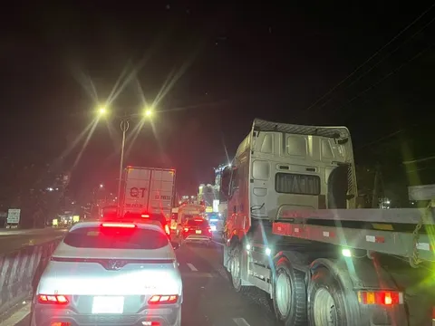 Lượng xe đổ về TPHCM quá đông, ngã tư Đồng Tâm ở Đồng Tháp ùn ứ nghiêm trọng