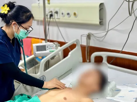 Cứng hàm tưởng uốn ván, người đàn ông khỏe mạnh phát hiện bị nấm đen ăn mòn xương