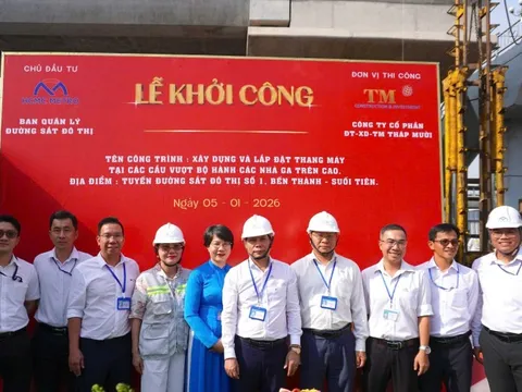 Khởi công lắp đặt thang máy tại các cầu vượt metro số 1