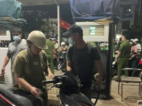 Cây xăng trên đảo Phú Quý mở bán trở lại để phục vụ người dân