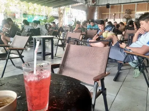 Quán cà phê không khói thuốc lá điện tử