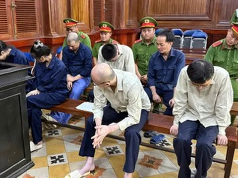 Ông chủ nhà hàng Hàn Quốc cho nhân viên đi bán dâm để tăng doanh thu