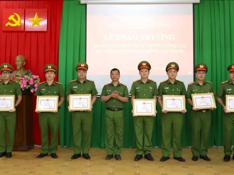 Khen thưởng lực lượng phá án vụ cướp tiệm vàng ở Lâm Đồng