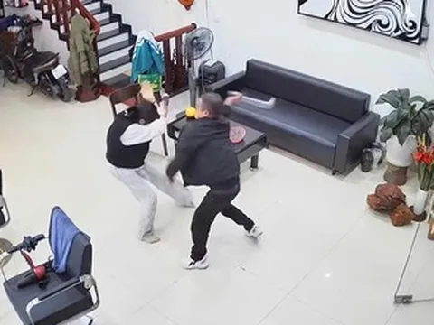 Danh tính người đàn ông cầm dao xông vào tiệm cắt tóc, truy đuổi hai mẹ con