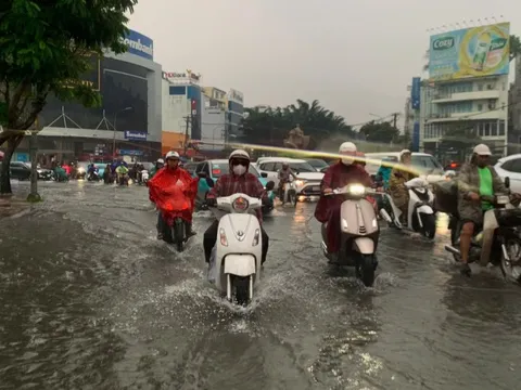 Vì sao mùa khô mà thời tiết TPHCM u ám, mưa to?
